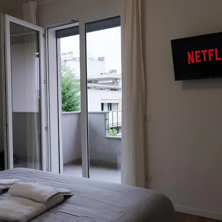 Comforthome Fiera Apartament *