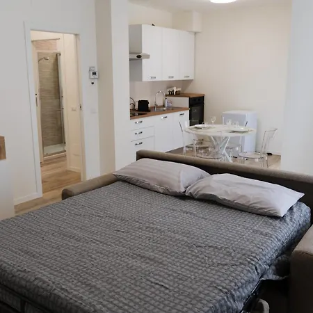 Comforthome Fiera Apartament *